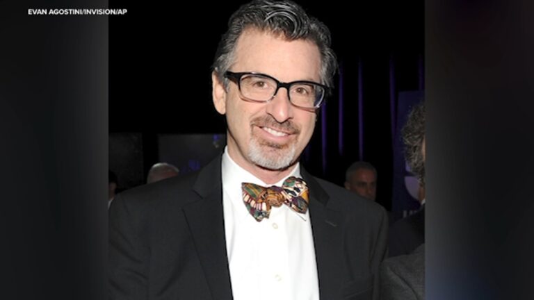 Beloved Actor Robert Carradine of ‘Revenge of the Nerds’ and ‘Lizzie McGuire’ Fame Passes Away at 71