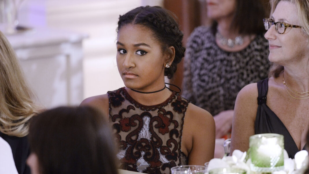 Sasha Obama's Surprise Outing With Her Parents Has Everyone's Attention
