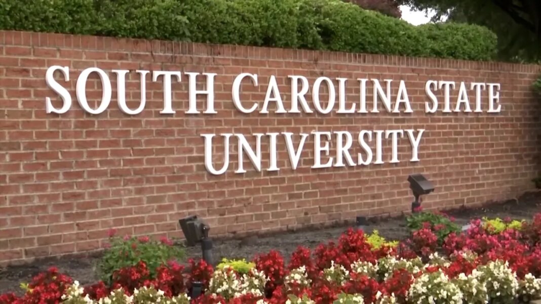 Shooting at a South Carolina State University residence complex kills 2 and wounds 1