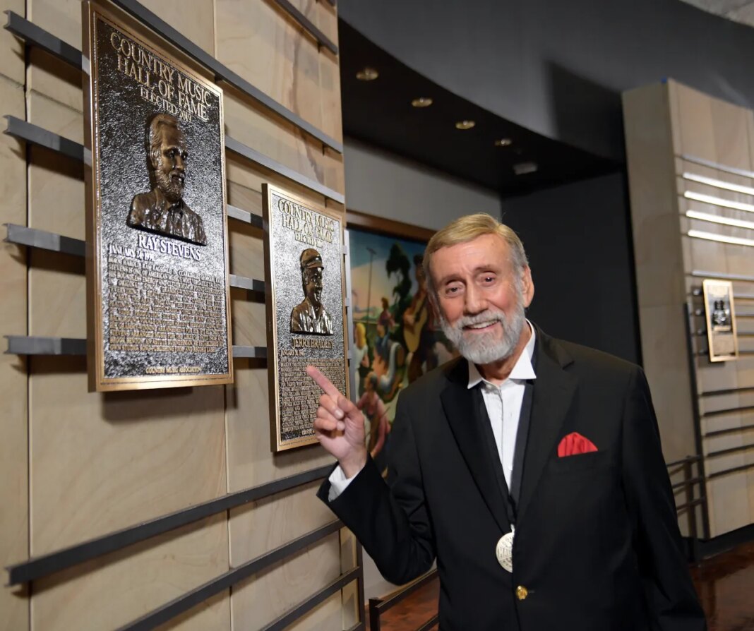 Singer Ray Stevens releases new song called "Savannah"