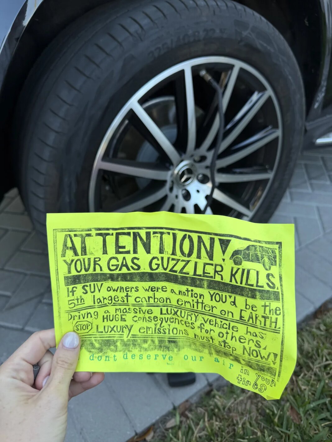 Tampa SUV owners targeted with ominous notes, deflated tires