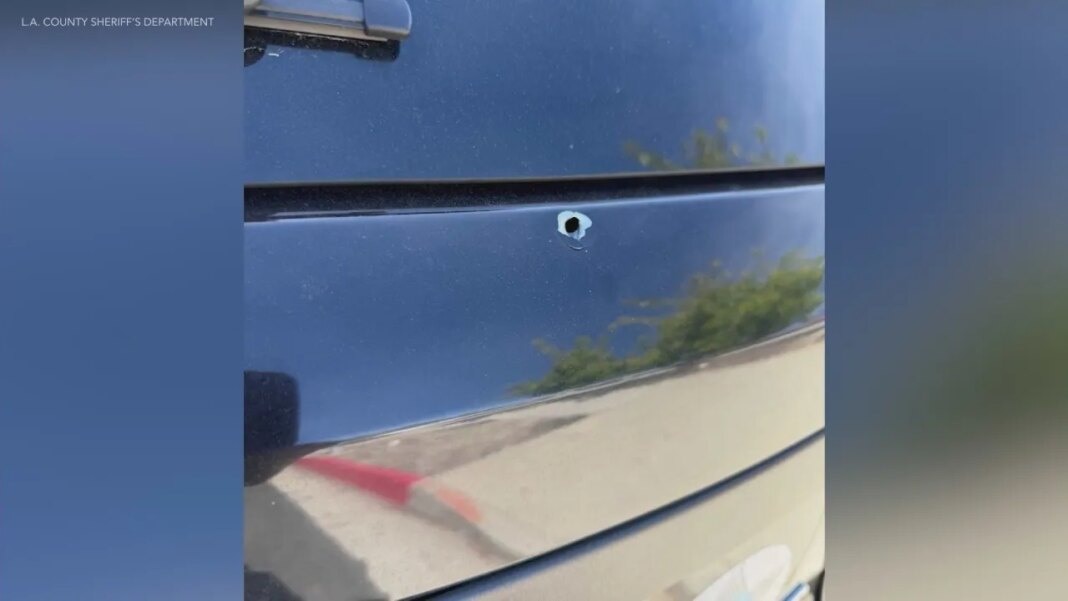 2 arrested after Los Angeles sheriff’s patrol car shot at