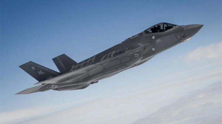 Breaking: Air Force F-35 Crash Near Las Vegas – Pilot Miraculously Survives with Minor Injuries