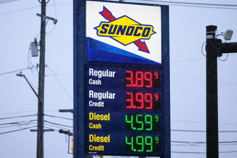 US Lawmakers Advocate for Federal Gas Tax Holiday Amid Soaring Fuel Prices