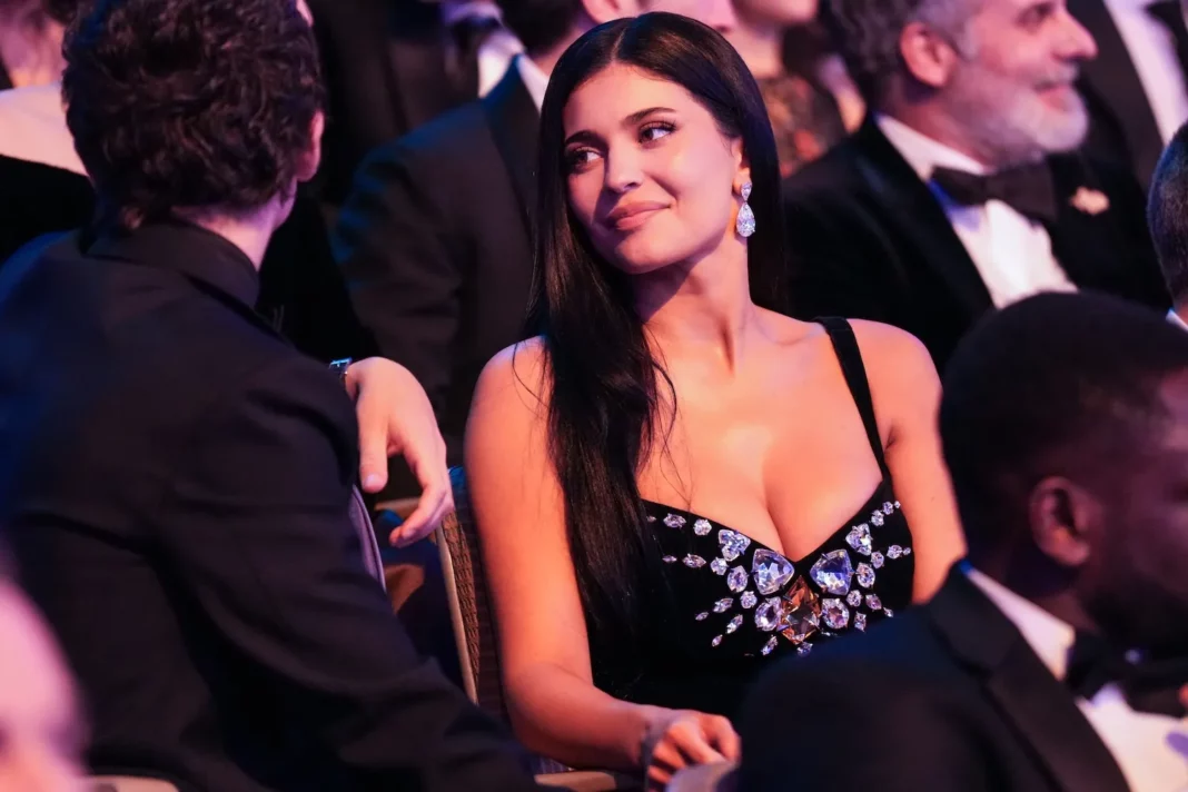 Beauty Expert Shares Tips to Get Kylie Jenner’s Bleached Brows: 'Proceed With Caution'