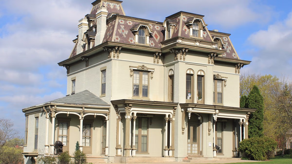 Builder brothers reveal how they transformed crumbling mansion