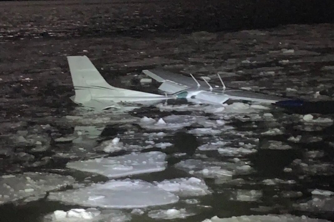 Cessna plane from Long Island crashes into Hudson River during emergency landing