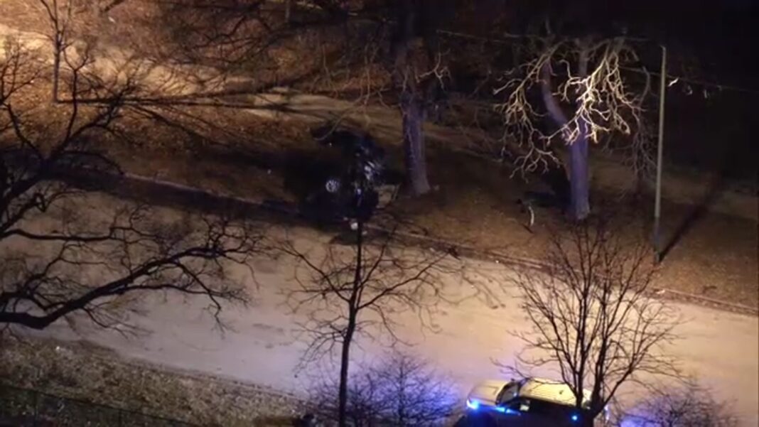 Chicago crash kills 1, injures 3 teens on South Kedzie Avenue in Marquette Park; police say car was stolen