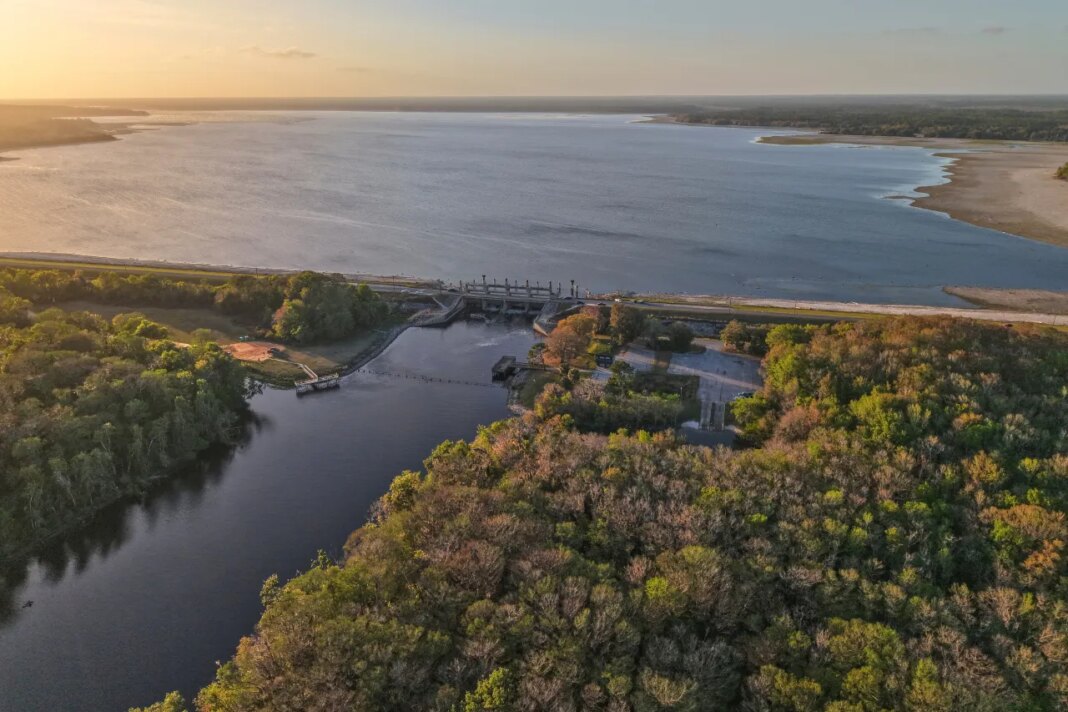 The Kirkpatrick Dam, Rodman Reservoir and spillway are visible on Wednesday, March 4, 2026, in Palatka, Fla. (AP Photo/Daniel Kozin)