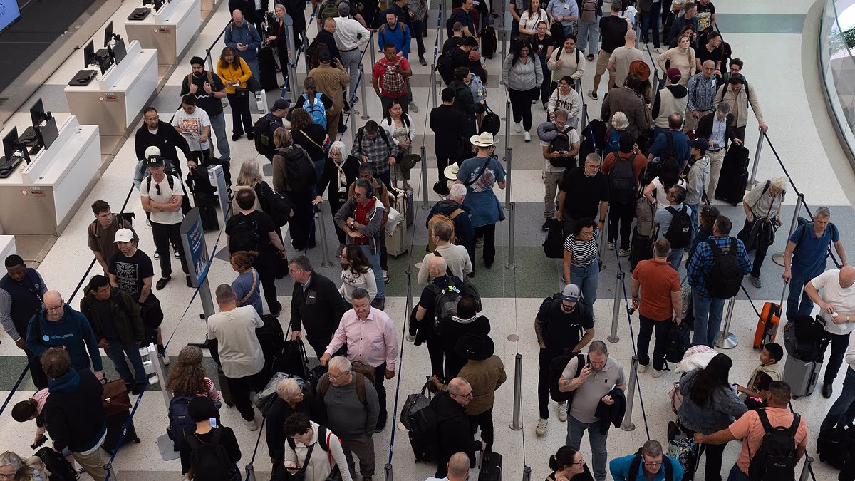 Elon Musk offers to pay TSA workers' salaries amid government shutdown