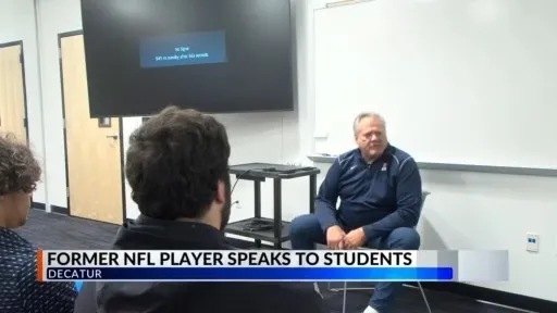 Former NFL player talks to Central Illinois athletes