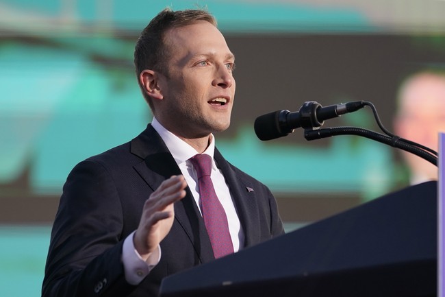 GOP Rep Calls on War Dept to Intervene As School Board Tries to Dump Air Force Vet While Serving Overseas