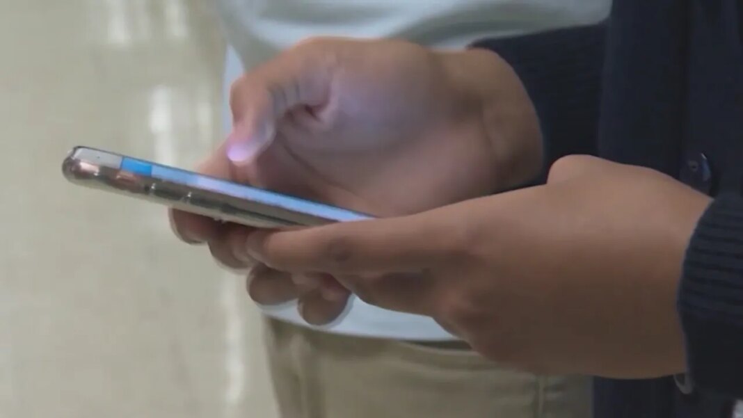Georgia lawmakers pass statewide school cellphone ban, bill heads to Governor Kemp