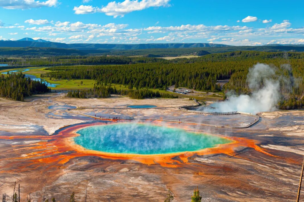 Geyser at Yellowstone National Park erupting again
