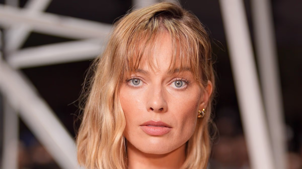 Hairdressers reveal secret meaning behind Margot Robbie's new haircut