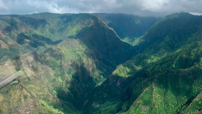 Tragic Helicopter Crash off Hawaii Coast: Multiple Casualties Reported in Ocean Disaster