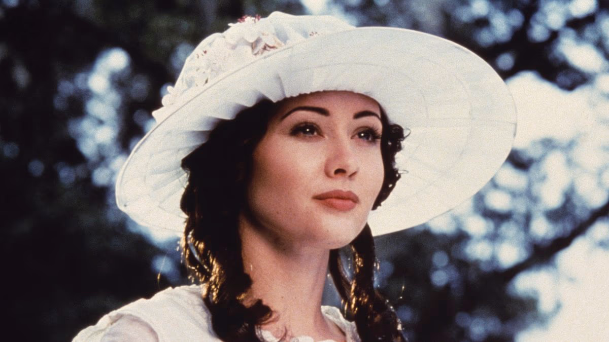 Hollywood costume designer names vile A-Listers including pervert star