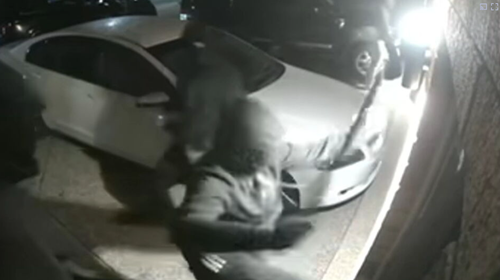 An innocent Melbourne family has had to cower in their home as a gang of thugs tried to smash through their house in what police say was a case of mistaken identity. The gang used machetes, a baseball bat and a gun to try to break into a home in Pakenham about 4am on February 23, where a three-year-old girl and a six-year-old girl were among the residents sleeping.