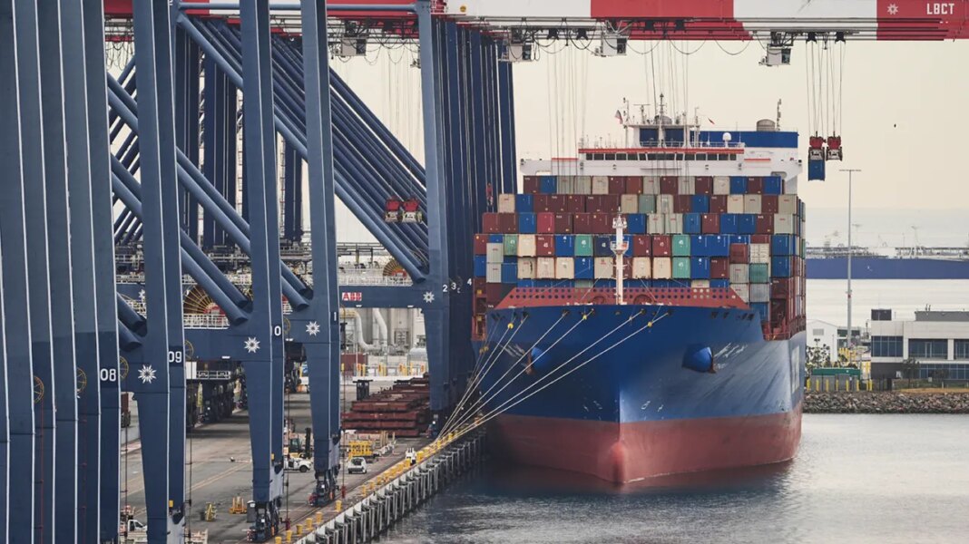 Judge orders Trump administration to close out goods without charging emergency tariffs