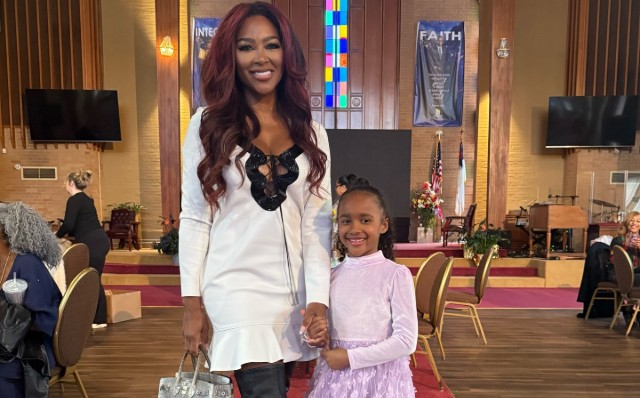 KENYA MOORE SAYS DAUGHTER BROOKLYN MET HER GRANDMOTHER FOR THE FIRST TIME DURING FAMILY CELEBRATION