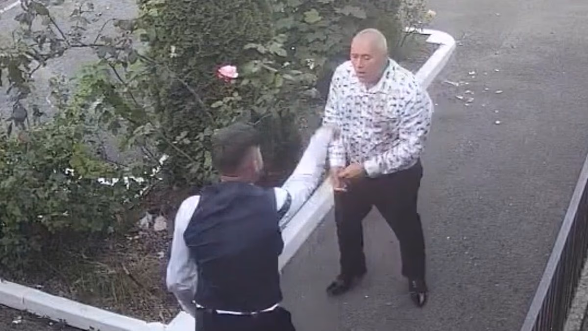 Moment dog groomer is attacked by rival's husband at awards ceremony