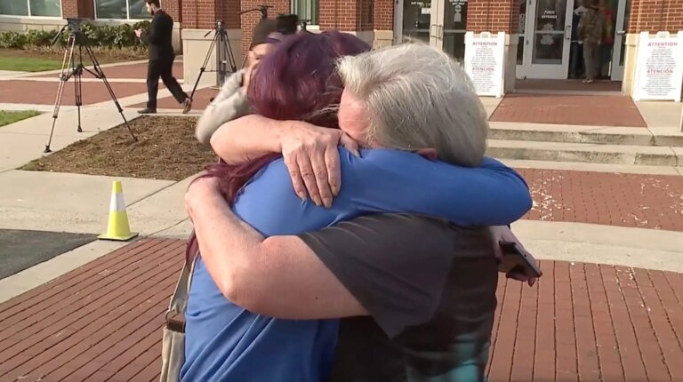Emotional Reunion: North Carolina Woman Missing for 24 Years Finally Reunites with Daughter in Heartfelt Court Meeting