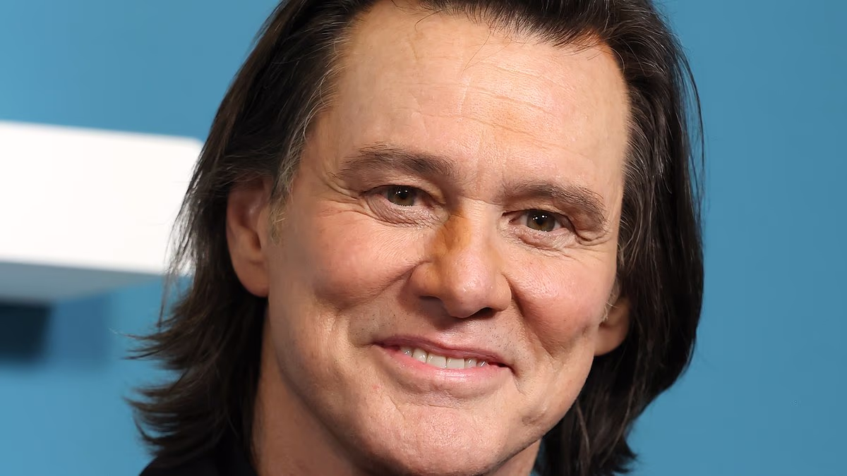 Plastic surgeons weigh in on Jim Carrey's latest transformation