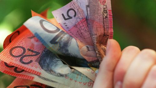 Cash supporters are calling on the federal government to expand the cash mandate.