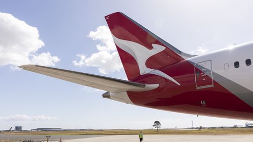 Imagery of Qantas Boeing 787 Dreamliner exterior
