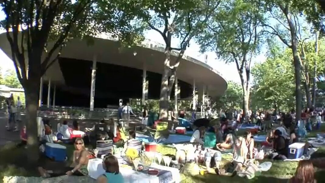 Ravinia Festival 2026 schedule: List of more than 90 concerts, including Paul Simon, Gladys Knight, Miranda Lambert, Ricky Martin