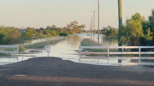 Major flooding in Queensland is flowing to the west of the state with the town of Longreach expected to reach its peak tonight. The outback town is bracing for a flood peak of 6.7 metres from this evening.