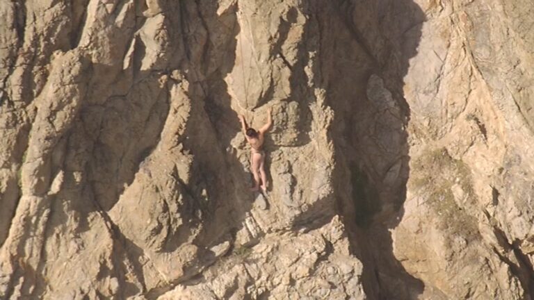 San Francisco Firefighters Heroically Rescue Woman Perched on Cliff Above Turbulent Waves