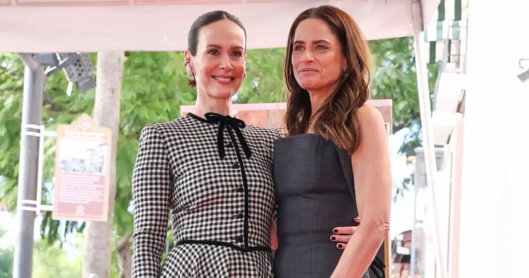 Sarah Paulson Praises BFF Amanda Peet's 'Profound' Essay on Cancer Battle