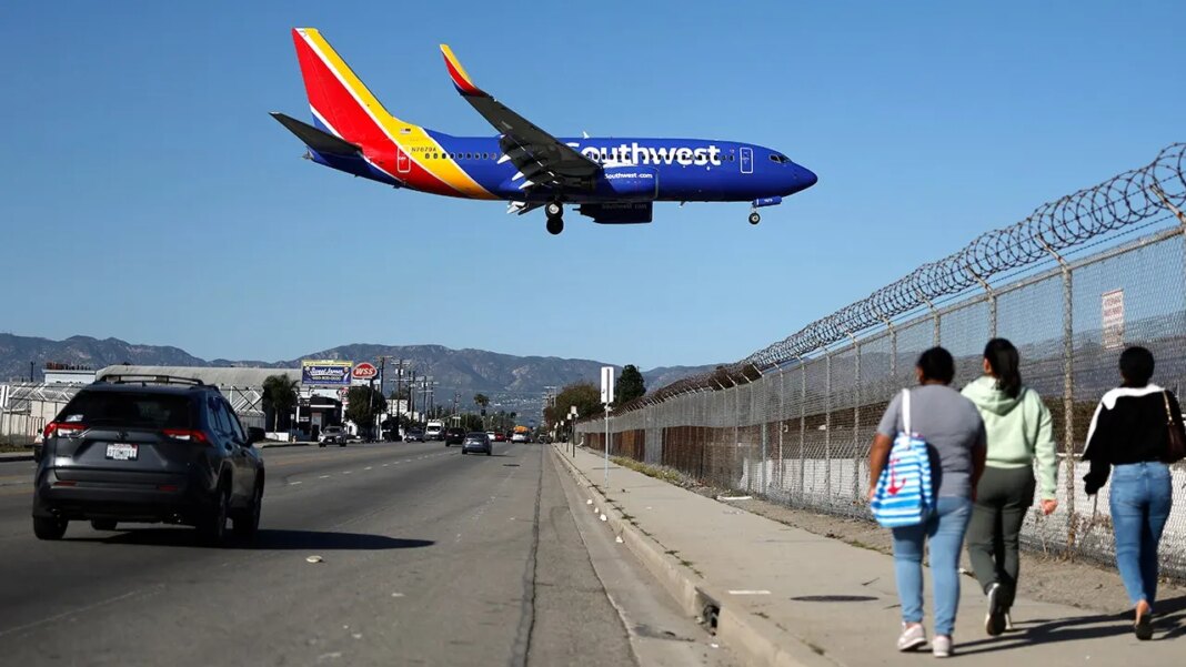 Southwest pilot aborts Hollywood Burbank landing because runway 'wasn't quite clear': report