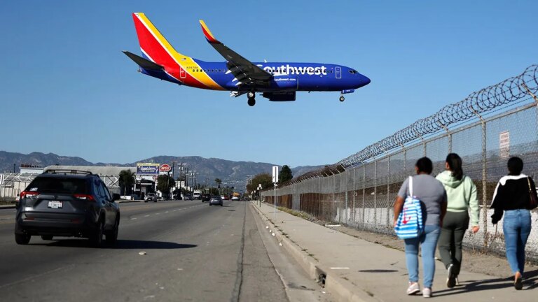 Southwest Pilot Swiftly Aborts Landing at Hollywood Burbank Due to Obstructed Runway, Ensuring Passenger Safety