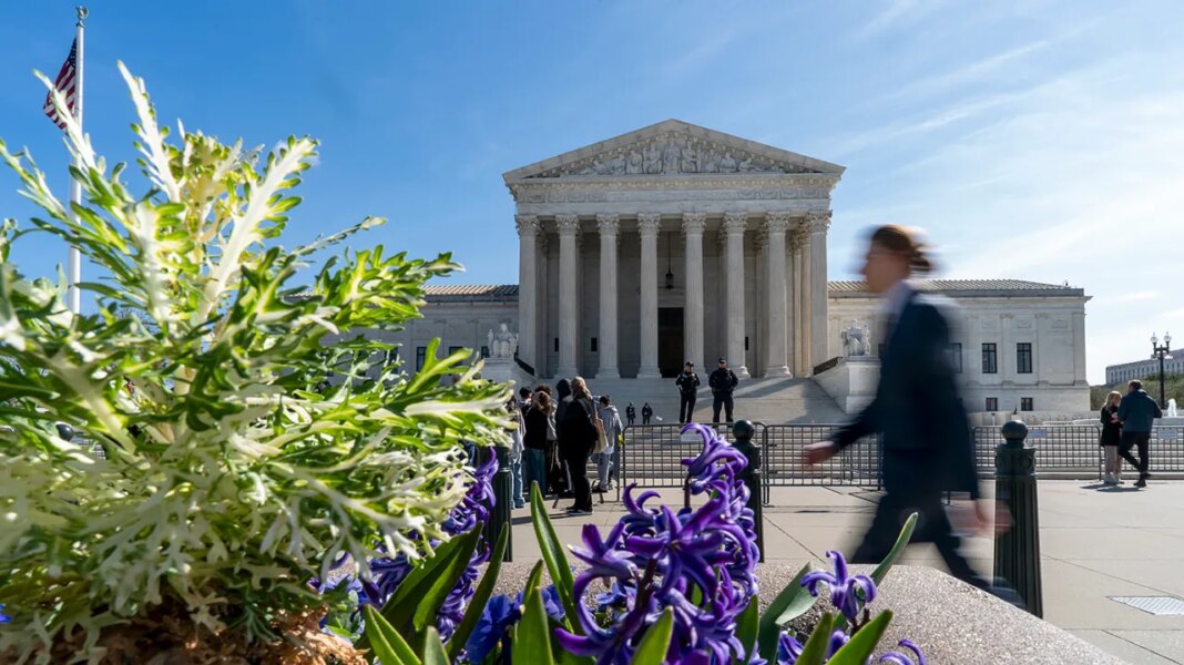 Supreme Court conservatives grapple with ‘metering’ rules in key immigration case