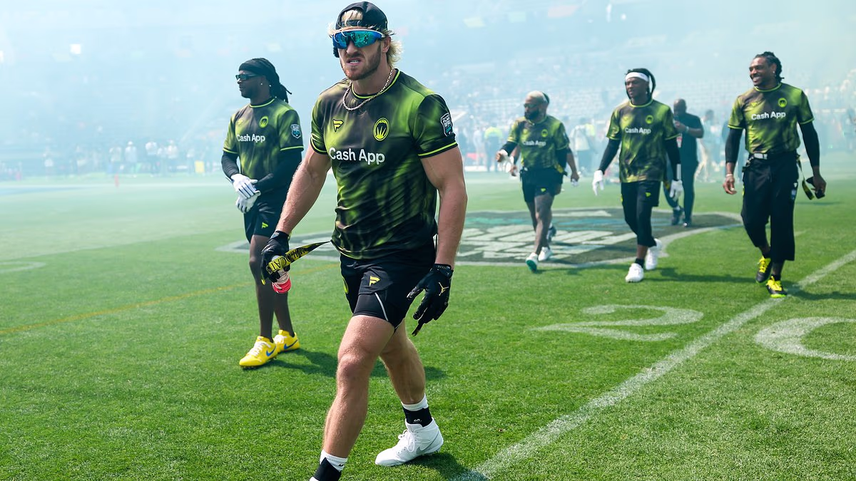 Tom Brady, Rob Gronkowski turn back clock in flag football game as Logan Paul, NFL stars get wakeup vs Team USA