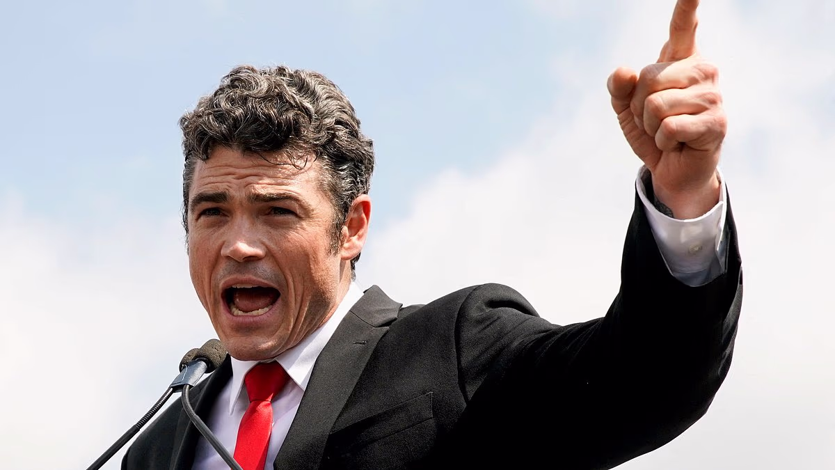 Trump counterintelligence chief who resigned over Iran under FBI probe