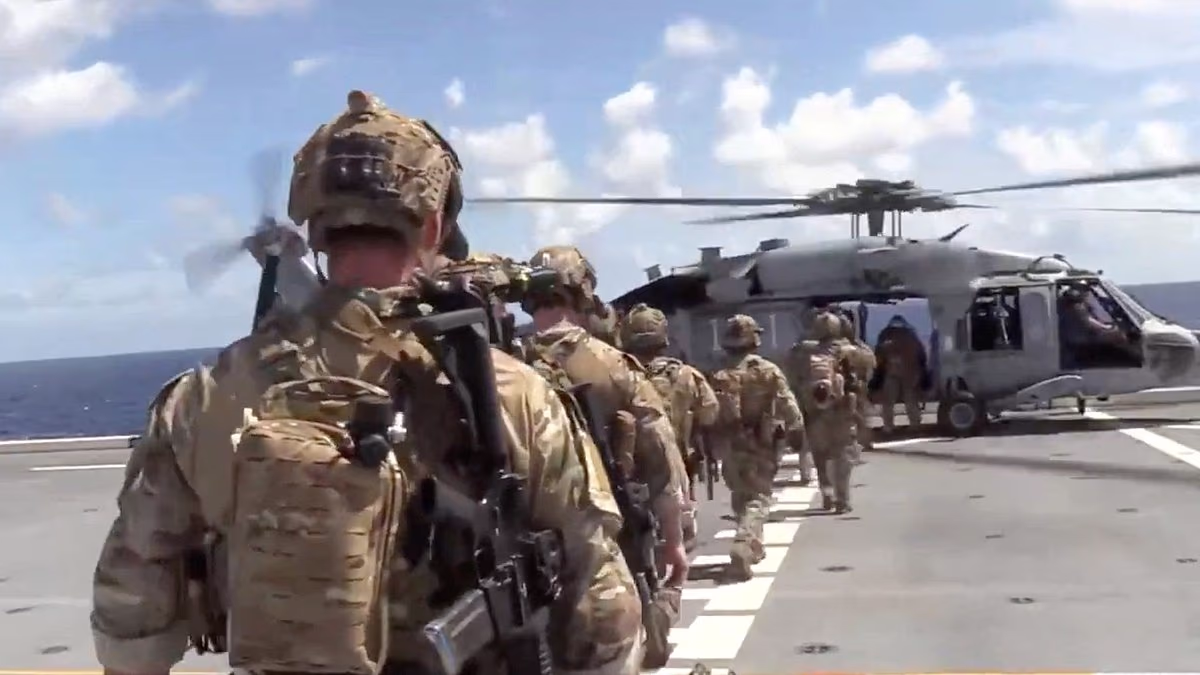 Trump mulls sending 10,000 troops to Middle East amid peace talks