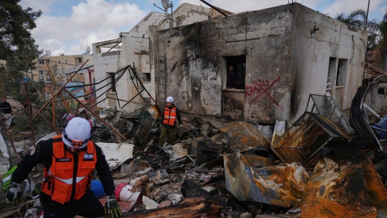 Tensions Escalate: US and Iran Exchange Warnings Amid Strikes Near Key Israeli Locations