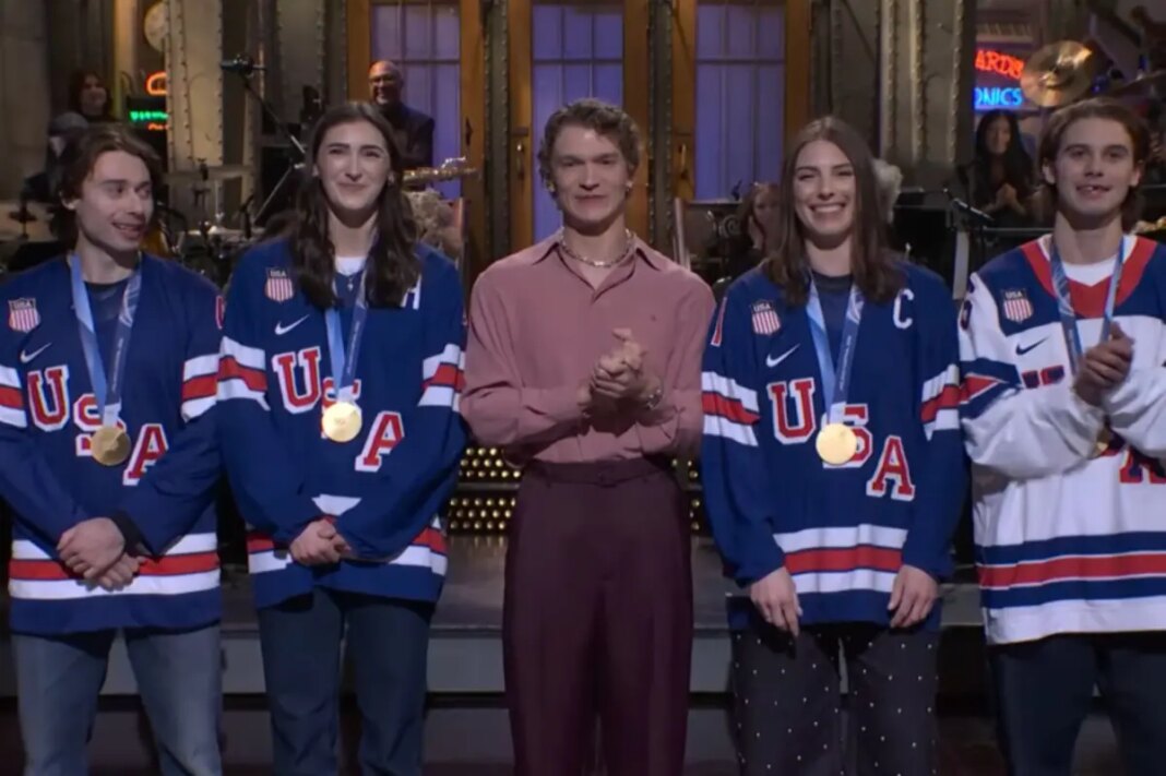 US women's hockey star Hilary Knight delivers joke on 'SNL' over Trump's White House visit quip