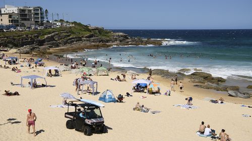 As temperatures reach 31 degrees on Christmas day people flock to Maroubra beach. December 25, 2021. 
