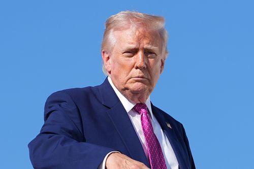 Trump’s Midnight Blockade: High Tensions Surge as Strait of Hormuz Faces Closure