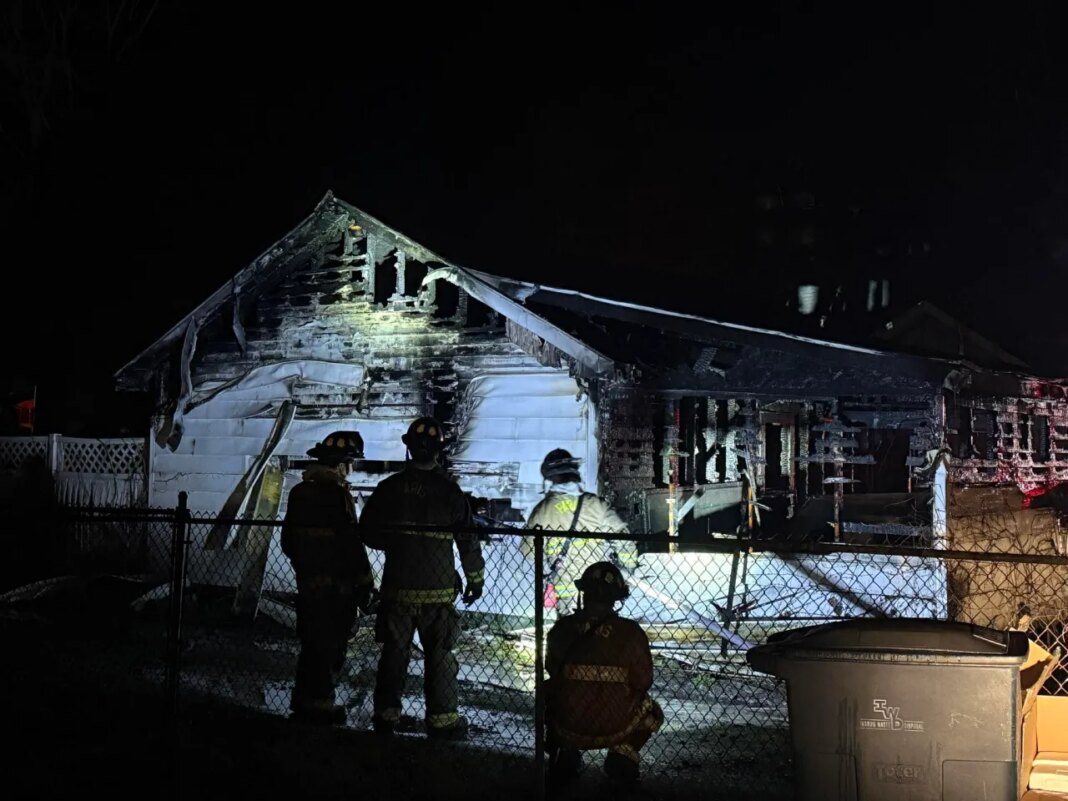 2 people hospitalized after inhaling smoke during Paris garage fire