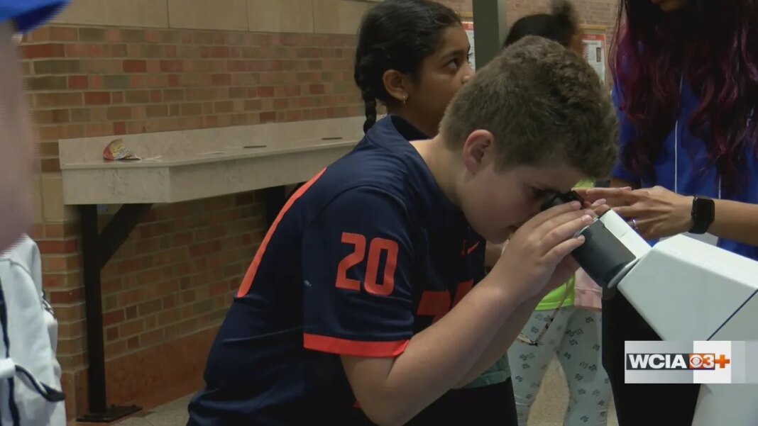 Beckman Institute’s open house brings hundreds of kids to campus