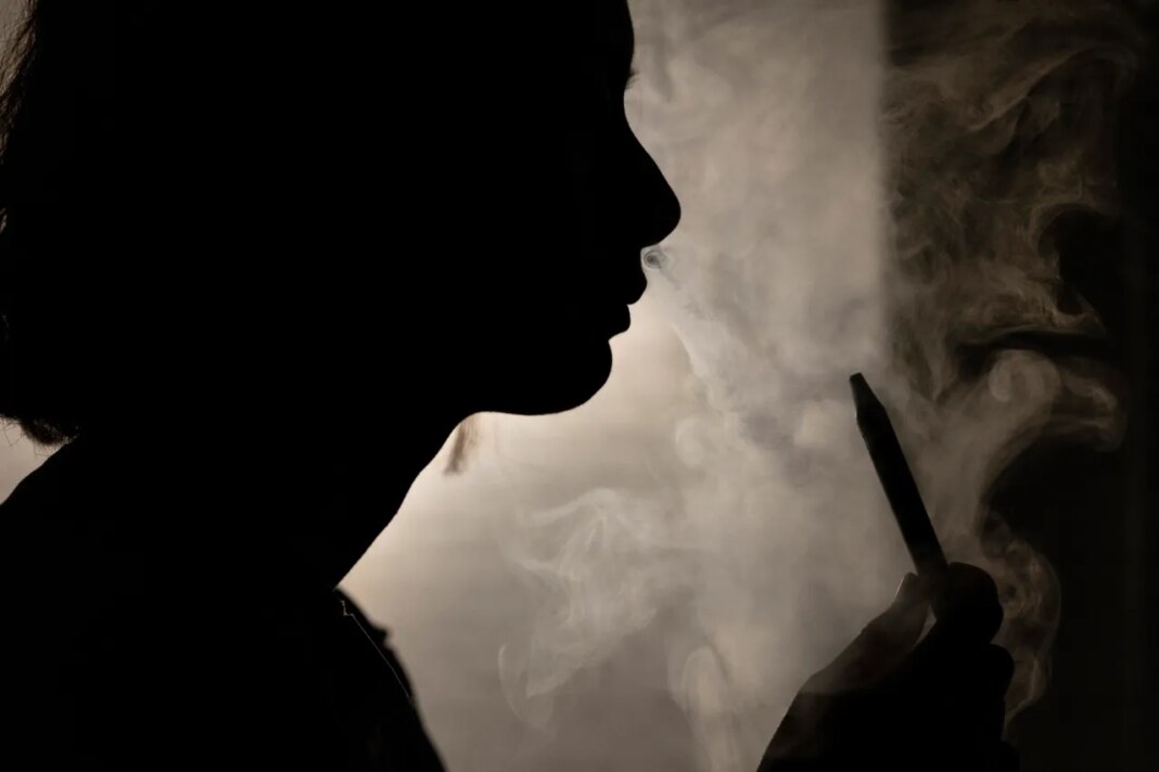 Bipartisan push targets vape shops near schools
