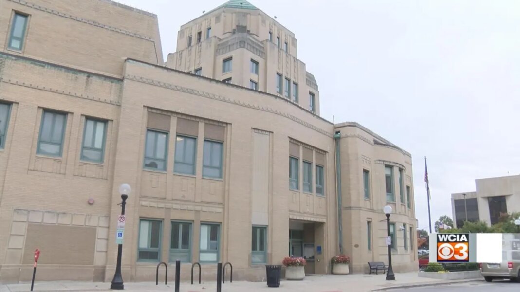 Champaign City Council passes bill to establish registry of rental properties, vacant commercial buildings