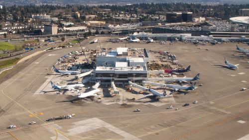 China warns against travelling to US after scholars accosted