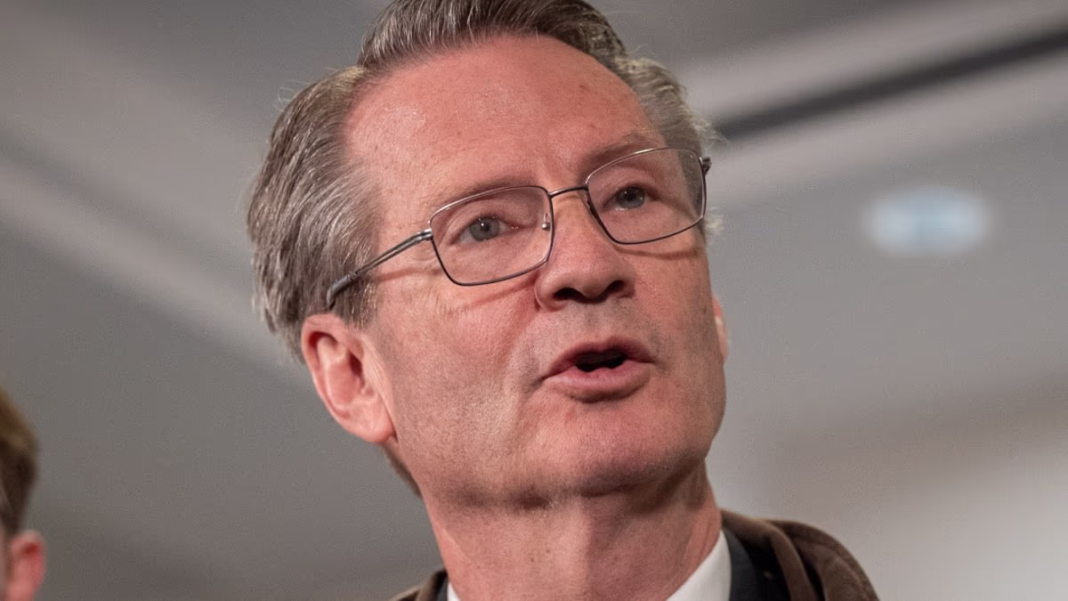 Congressman says Americans would become 'unglued' over alien briefings