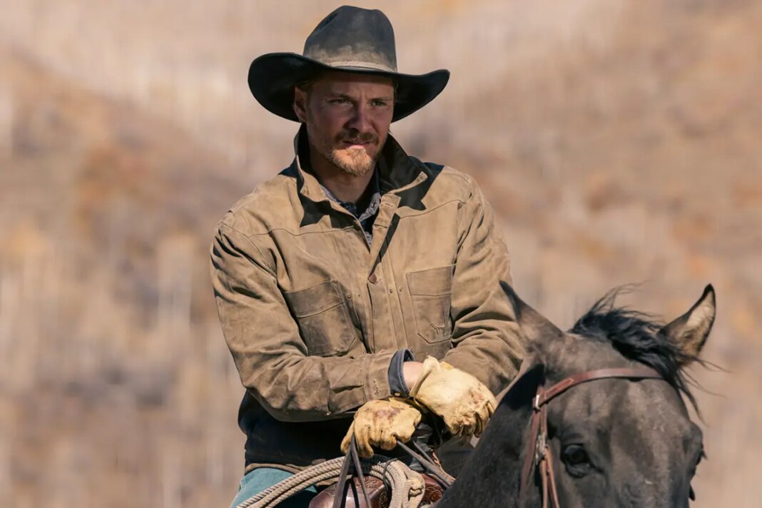 Country Singer Riley Green Plays Garrett